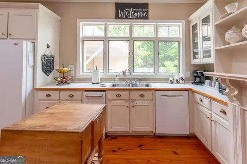 Kitchen - 865 Stark Rd, Jackson, GA 30233 photo 2 of 6