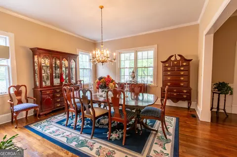 Dining - 865 Stark Rd, Jackson, GA 30233 photo 2 of 7