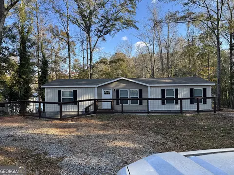 215 Poplar Cir, West Point, GA 31833