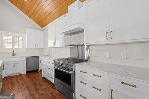 Kitchen - 135 Serenity Ln, St. Simons, GA 31522 photo 6 of 6