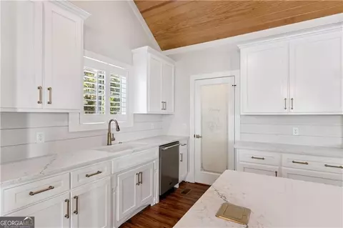 Kitchen - 135 Serenity Ln, St. Simons, GA 31522 photo 4 of 6