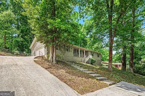 3642 Rainbow Cir SW, Snellville, GA 30039