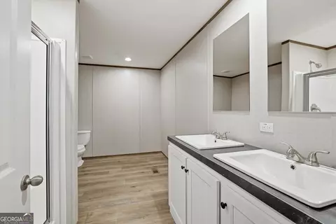 Bath - 466 Cherry Cir, Cornelia, GA 30531 photo 1 of 3