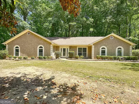 Exterior - 112 Greenbriar Trl, Lagrange, GA 30241 photo 2 of 8