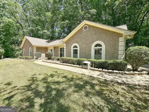 112 Greenbriar Trl, Lagrange, GA 30241