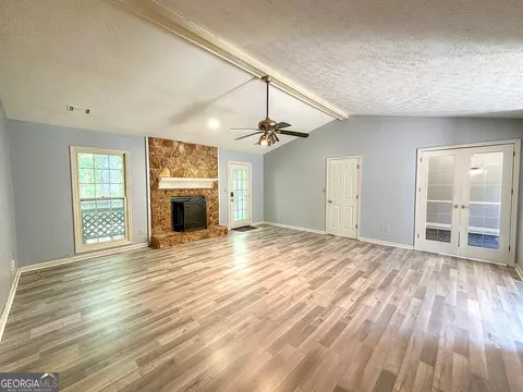 Living - 112 Greenbriar Trl, Lagrange, GA 30241 photo 2 of 3