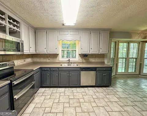 Kitchen - 112 Greenbriar Trl, Lagrange, GA 30241 photo 1 of 2
