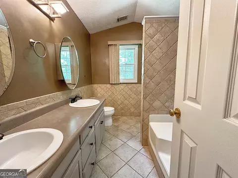 Bath - 112 Greenbriar Trl, Lagrange, GA 30241 photo 1 of 5