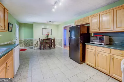 Kitchen - 1295 Cornish Mountain Rd, Covington, GA 30014 photo 3 of 3