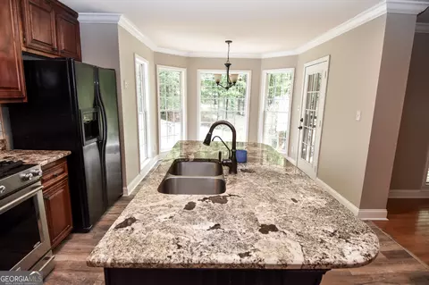 Kitchen - 215 Trails End, Williamson, GA 30292 photo 8 of 8