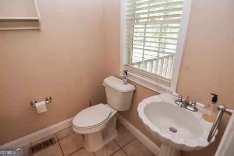 Bath - 215 Trails End, Williamson, GA 30292 photo 1 of 11