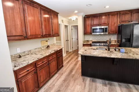 Kitchen - 215 Trails End, Williamson, GA 30292 photo 2 of 8