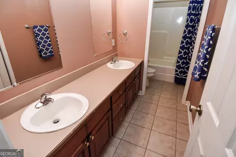 Bath - 215 Trails End, Williamson, GA 30292 photo 8 of 11