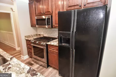 Kitchen - 215 Trails End, Williamson, GA 30292 photo 4 of 8
