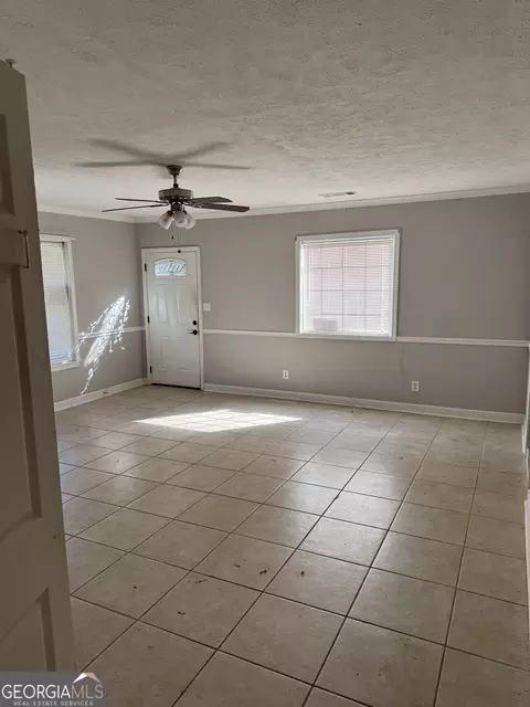 Living - 770 Starrsville Rd, Covington, GA 30014 photo 3 of 4