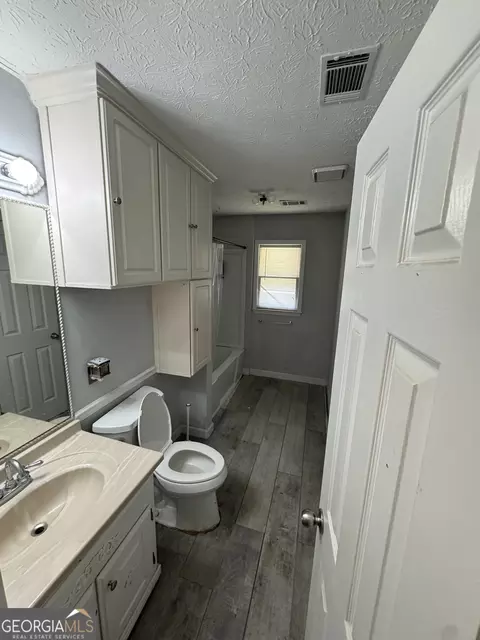 Bath - 770 Starrsville Rd, Covington, GA 30014 photo 1 of 2