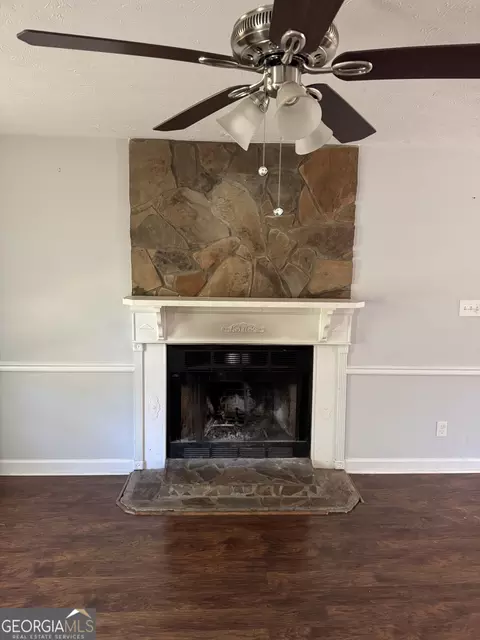 Living - 770 Starrsville Rd, Covington, GA 30014 photo 2 of 4