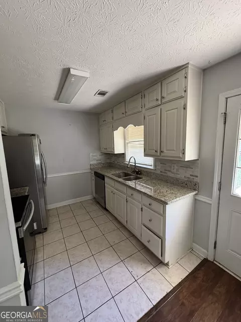 Kitchen - 770 Starrsville Rd, Covington, GA 30014 photo 1 of 4