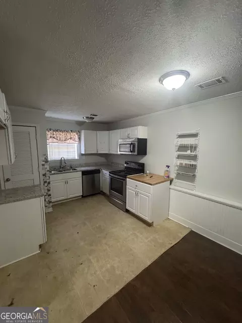 Kitchen - 770 Starrsville Rd, Covington, GA 30014 photo 3 of 4