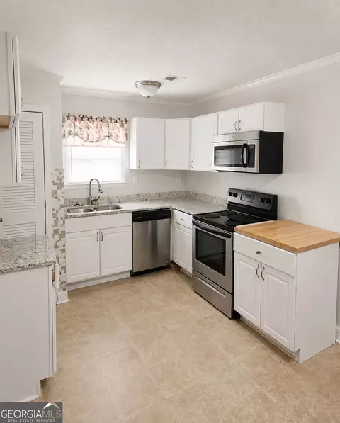 Kitchen - 770 Starrsville Rd, Covington, GA 30014 photo 4 of 4