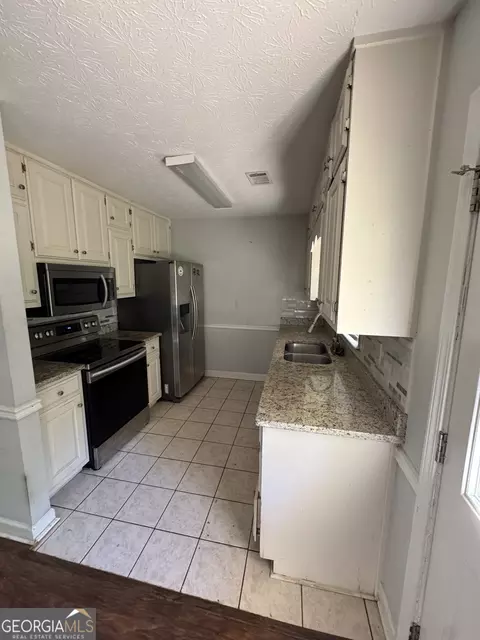Kitchen - 770 Starrsville Rd, Covington, GA 30014 photo 2 of 4