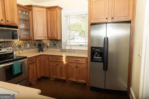 Kitchen - 102 Arbor Ct, Dublin, GA 31021 photo 3 of 3