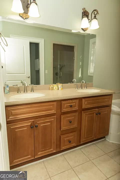 Bath - 102 Arbor Ct, Dublin, GA 31021 photo 2 of 8