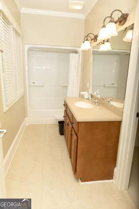 Bath - 102 Arbor Ct, Dublin, GA 31021 photo 6 of 8
