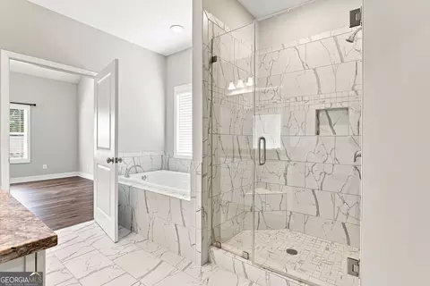 Bath - 509 Lago Ct, Lagrange, GA 30241 photo 3 of 3