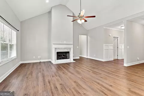 Living - 509 Lago Ct, Lagrange, GA 30241 photo 2 of 5