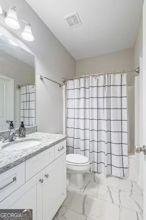 Bath - 509 Lago Ct, Lagrange, GA 30241 photo 3 of 5
