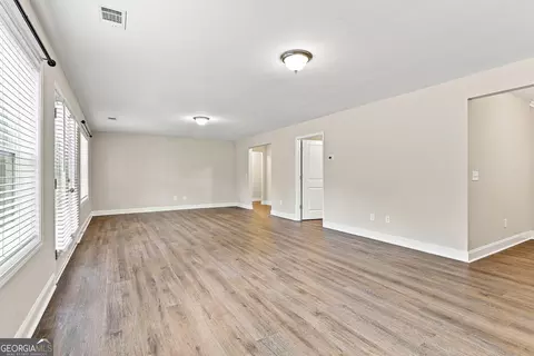 Living - 509 Lago Ct, Lagrange, GA 30241 photo 4 of 5
