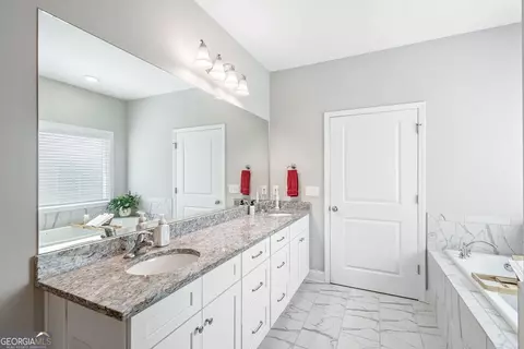 Bath - 509 Lago Ct, Lagrange, GA 30241 photo 1 of 5