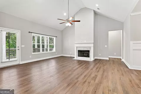 Living - 509 Lago Ct, Lagrange, GA 30241 photo 1 of 5