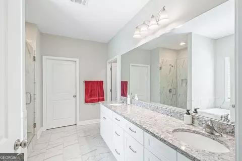 Entry Way - 509 Lago Ct, Lagrange, GA 30241 photo 2 of 4