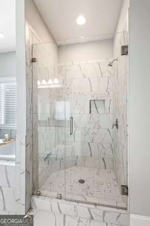 Bath - 509 Lago Ct, Lagrange, GA 30241 photo 4 of 5