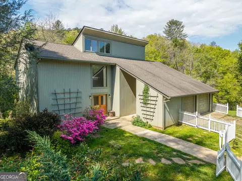 215 Murphy Ln, Mineral Bluff, GA 30559