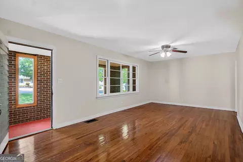 Living - 121 N Chilton Cres, Lagrange, GA 30240 photo 8 of 10