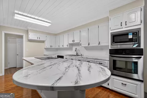 Kitchen - 121 N Chilton Cres, Lagrange, GA 30240 photo 4 of 6