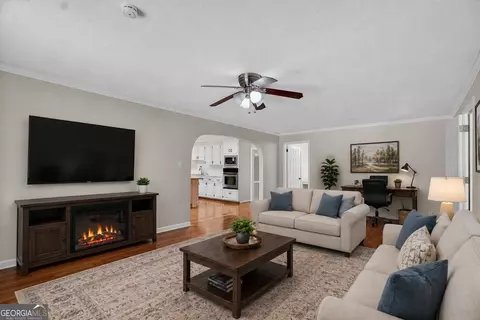 Living - 121 N Chilton Cres, Lagrange, GA 30240 photo 5 of 10