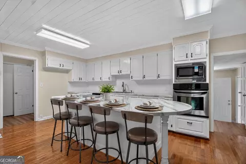 Kitchen - 121 N Chilton Cres, Lagrange, GA 30240 photo 3 of 6