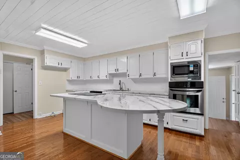 Kitchen - 121 N Chilton Cres, Lagrange, GA 30240 photo 2 of 6