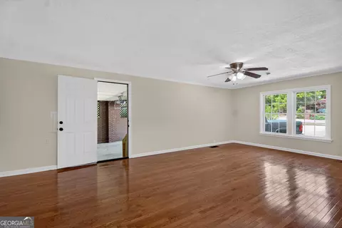 Living - 121 N Chilton Cres, Lagrange, GA 30240 photo 3 of 10