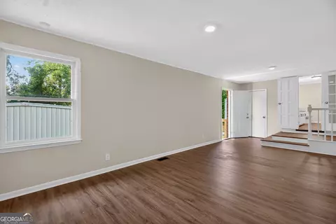 Living - 121 N Chilton Cres, Lagrange, GA 30240 photo 9 of 10