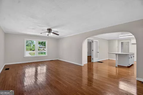 Living - 121 N Chilton Cres, Lagrange, GA 30240 photo 1 of 10