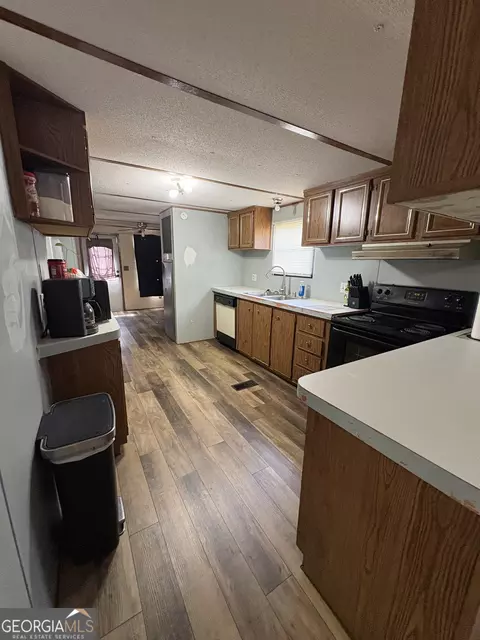 Kitchen - 1050 Darrell Thompson Rd, Lyons, GA 30436 photo 1 of 2