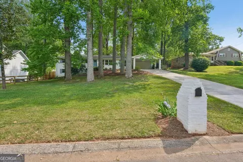 1860 Twin Branch Dr, Marietta, GA 30062
