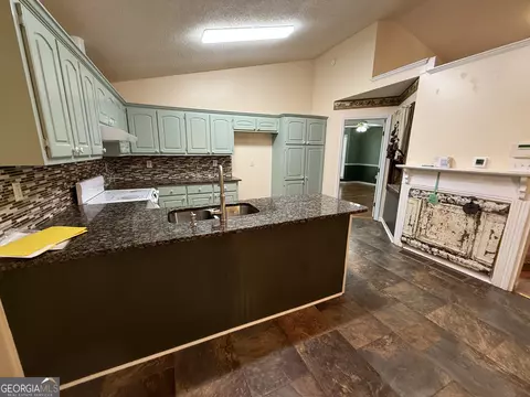 Kitchen - 308 Deer Run, Williamson, GA 30292 photo 1 of 1