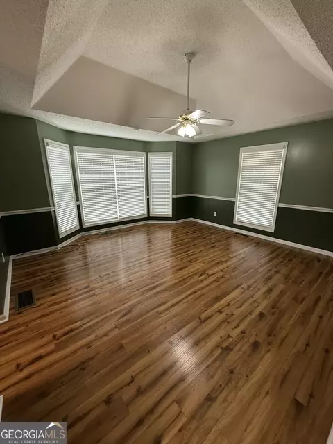 Living - 308 Deer Run, Williamson, GA 30292 photo 6 of 6