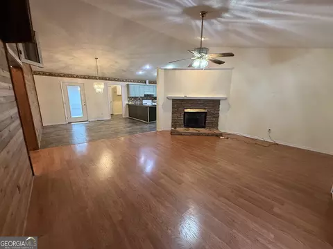 Living - 308 Deer Run, Williamson, GA 30292 photo 3 of 6